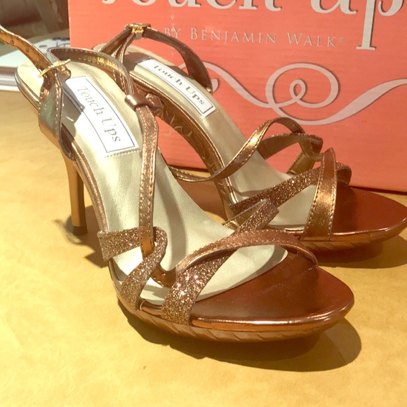 NWT  Bronze gold high-heel platform strappy sandal evening party shoe size 6 NEW - Picture 2 of 11